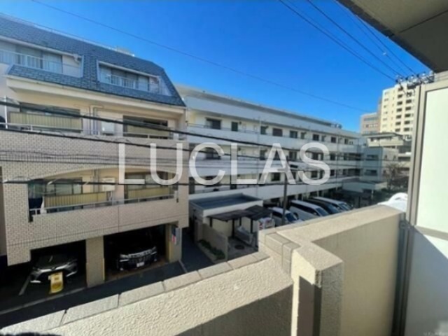 バルコニー　バルコニー付で洗濯物も安心♪