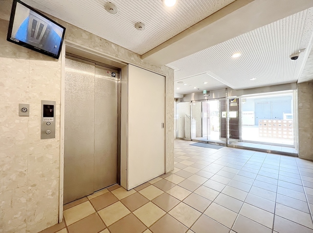 ロビー　エレベーター・オートロック・宅配ボックス・防犯カメラ