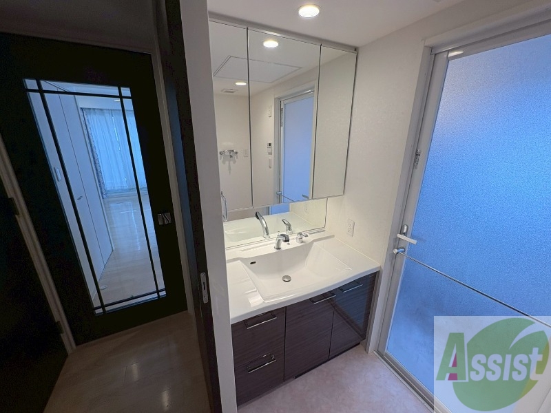 洗面設備　シャンプードレッサーで身支度もラクラクです！