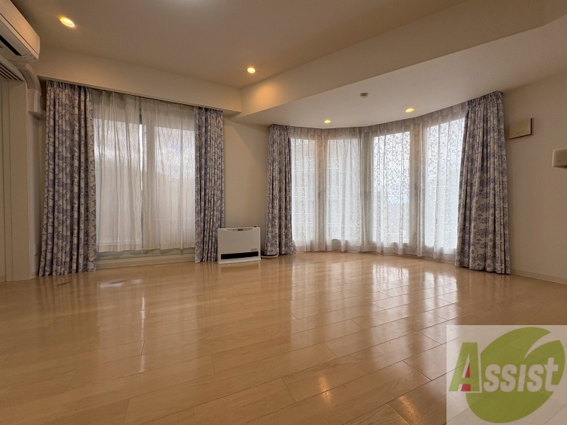 居室・リビング　広々としたリビングですね。使い勝手がよさそうですね！