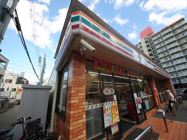 コンビニ　セブンイレブン大阪三国本町２丁目店（コンビニ）まで529m