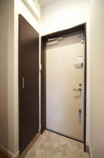 玄関　【参考】同間取・別号室の写真です