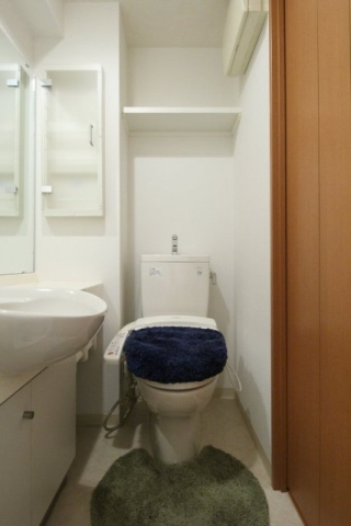 トイレ　※家具・小物はイメージです