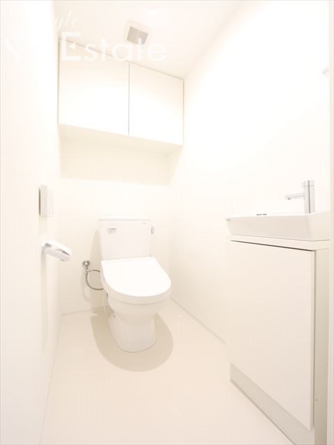 トイレ　温水洗浄便座付きトイレ