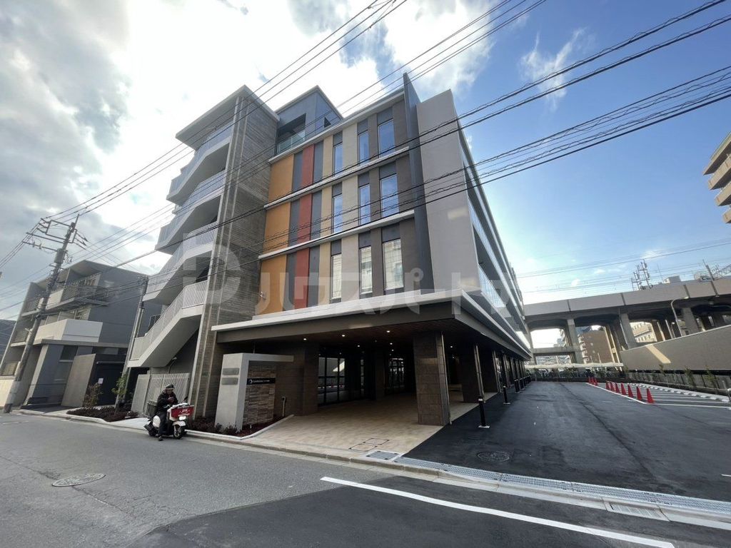 建物外観　駐車場
