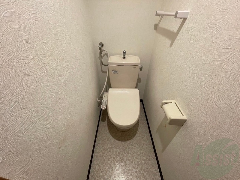 トイレ　こちらはトイレです。清潔感があり、安心して使用できます。