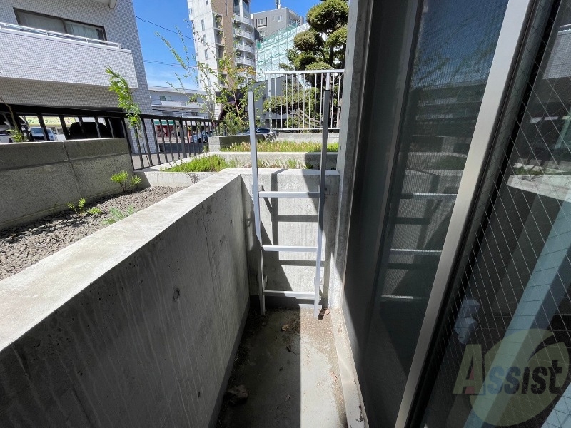 バルコニー　バルコニーは幅があり、広い印象を受けました。