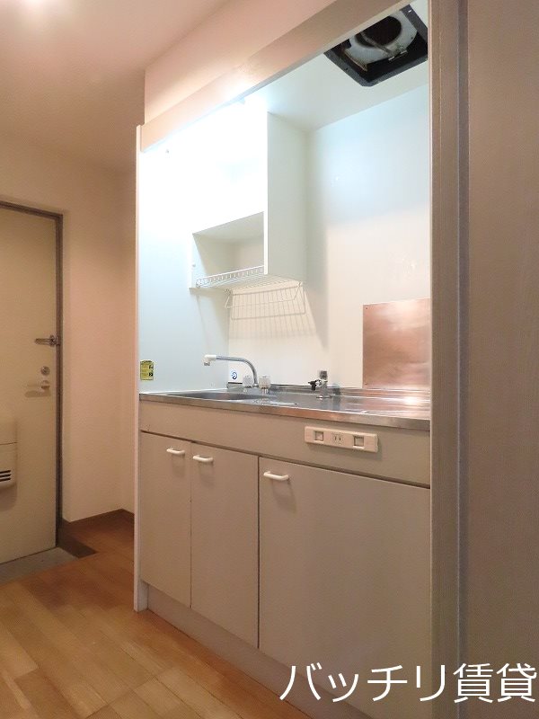 キッチン　同型タイプの為、現状を優先致します。