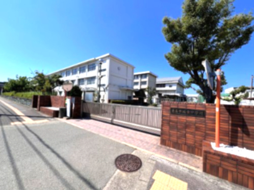 中学校　徳島市立城東中学校（中学校）まで528m