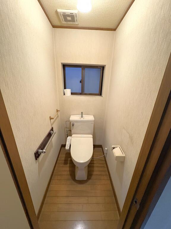 ＪＲ東海道本線 三ノ宮駅 徒歩7分 3階建 築61年のトイレ写真
