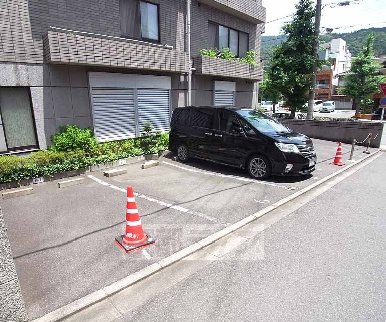 駐車場　駐車場は平面となります。