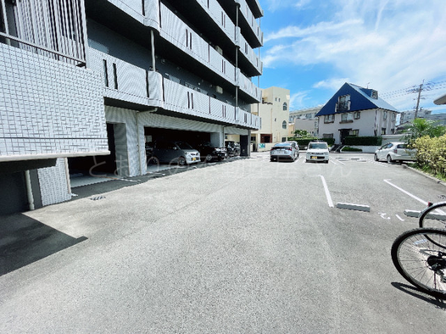 駐車場　敷地内駐車場
