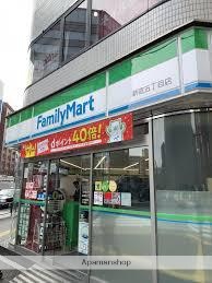 コンビニ　ファミリーマート新宿５丁目店（コンビニ）まで124m