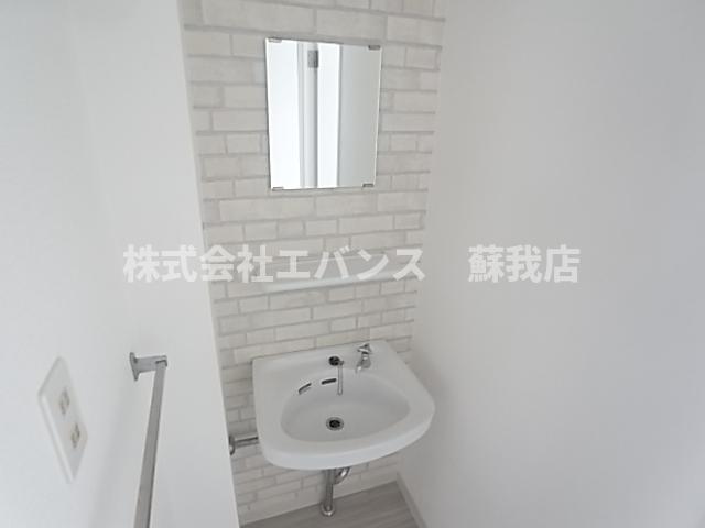 洗面設備　独立洗面台、朝の身支度には欠かせません