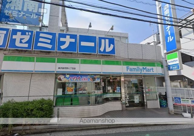 コンビニ　ファミリーマート（コンビニ）まで256m