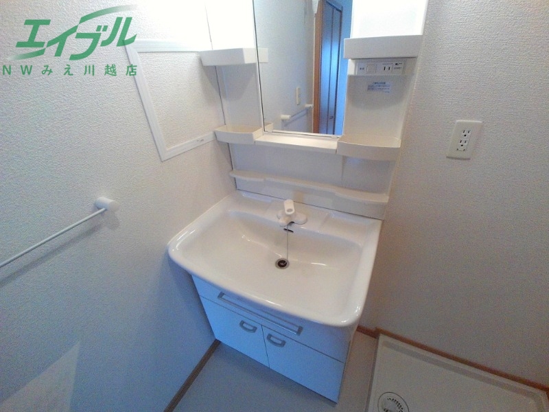 洗面設備　同型参考写真です