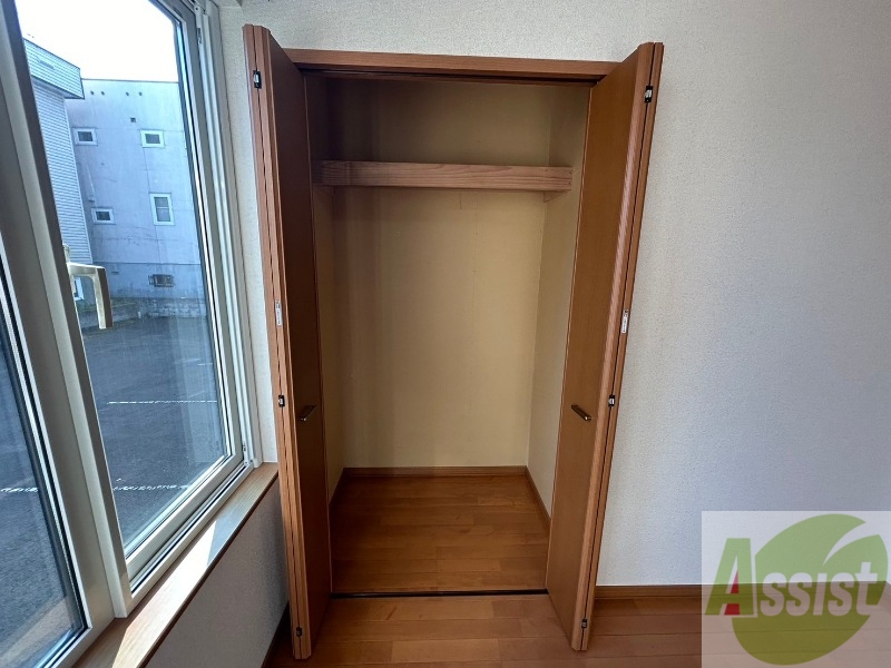 収納　寝室の収納です。部屋がすっきり片付きます。