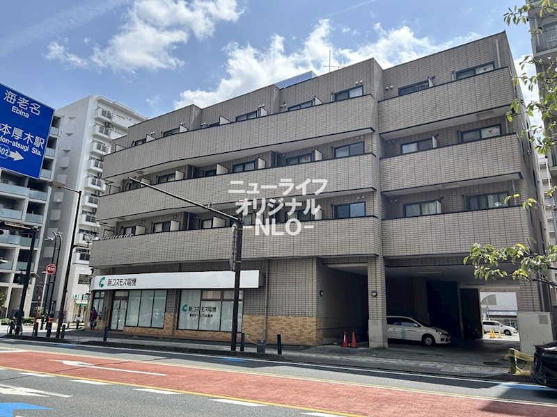 建物外観　4階建て重量鉄骨構造なので安心の造り☆