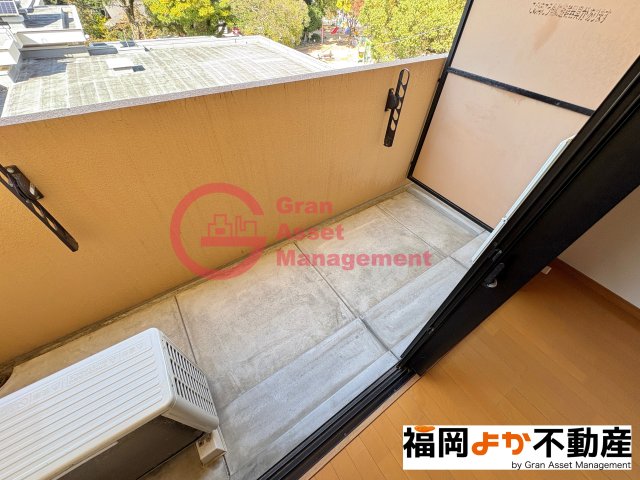 バルコニー　お洗濯にも便利なバルコニー付き