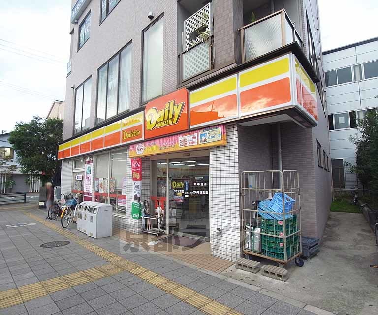 コンビニ　デイリーヤマザキ　上牧駅前店（コンビニ）まで800m