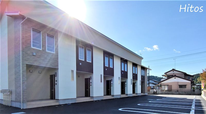 建物外観　1・2階併用メゾネットタイプ物件のご紹介です。