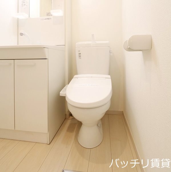 トイレ　※同型タイプ写真の為現状優先。
