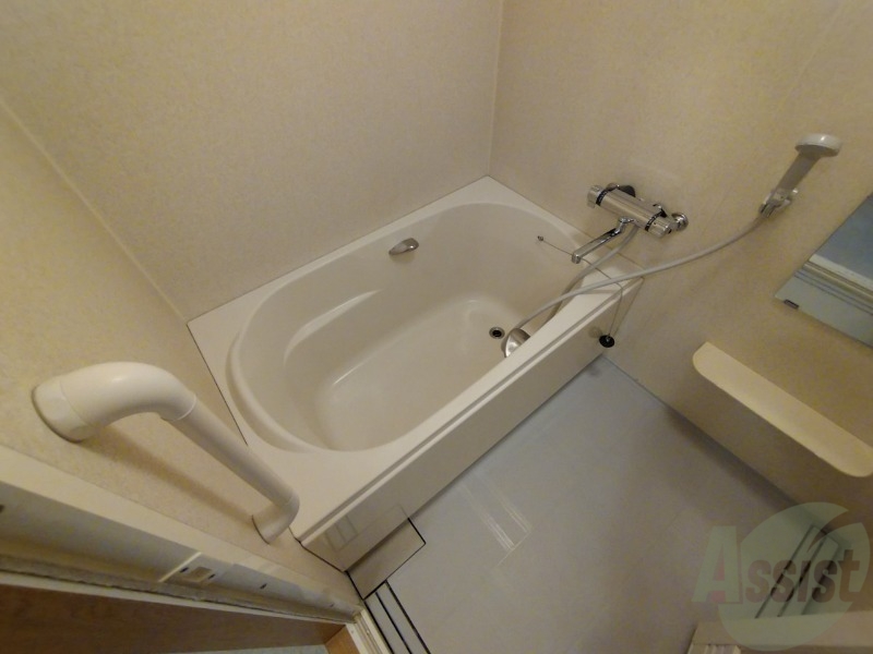 バス・シャワールーム　お風呂になります。一日の疲れを癒してくださいね。