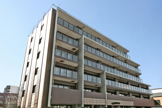 建物外観　駅前の築浅マンションです