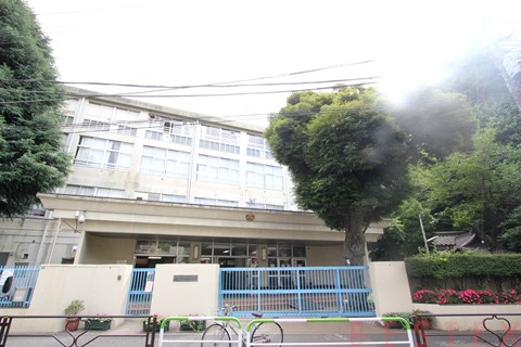 小学校　文京区立関口台町小学校（小学校）まで682m