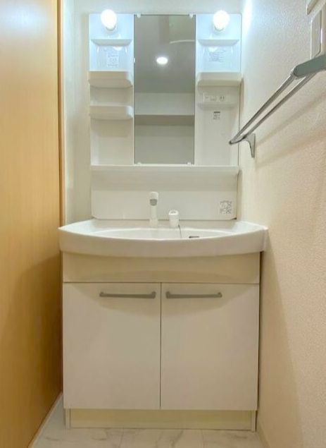 洗面設備　※別部屋の参考写真です。