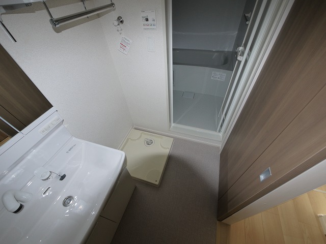 洗面設備　明るい洗面所です