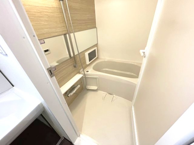 バス・シャワールーム　同マンション同間取り他部屋の写真