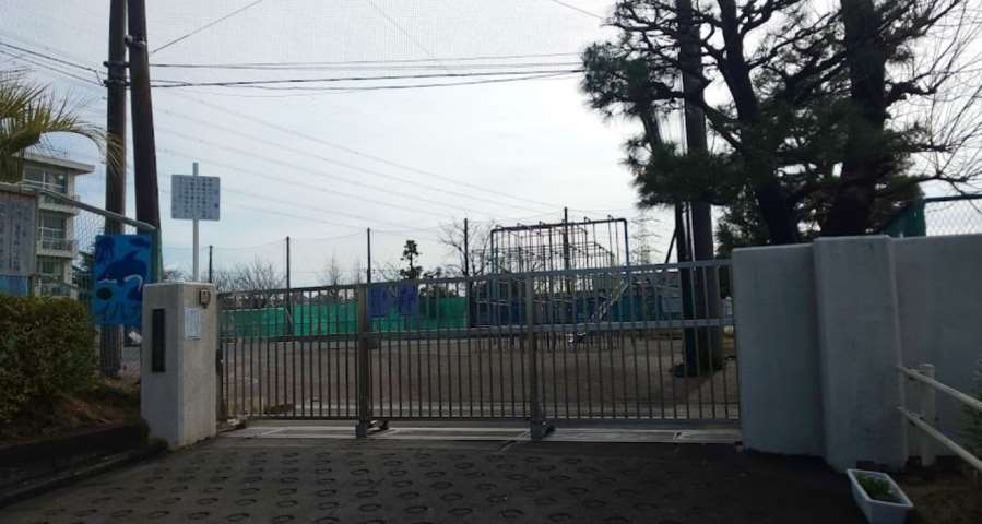 小学校　横浜市立名瀬小学校（小学校）まで614m