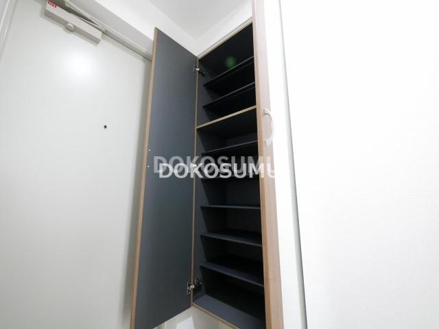 玄関　住まいの顔として相応しい、気品とゆとりのあるエントランス。