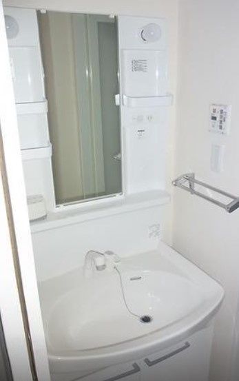 洗面設備　写真は同タイプ住居です。