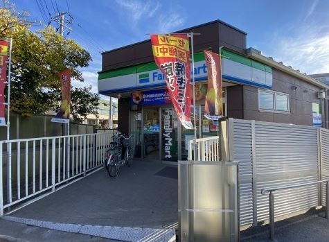 コンビニ　ファミリーマート樽町二丁目店（コンビニ）まで60m