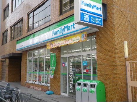 コンビニ　ファミリーマート湯島三丁目店（コンビニ）まで56m