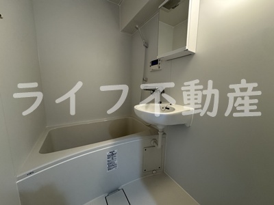 バス・シャワールーム　コンパクトで使いやすいお風呂です