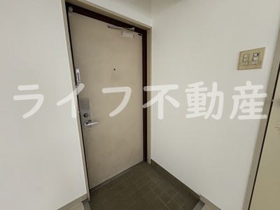 玄関　収納もある玄関です