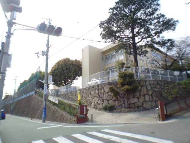 小学校　神戸市立御影北小学校（小学校）まで817m