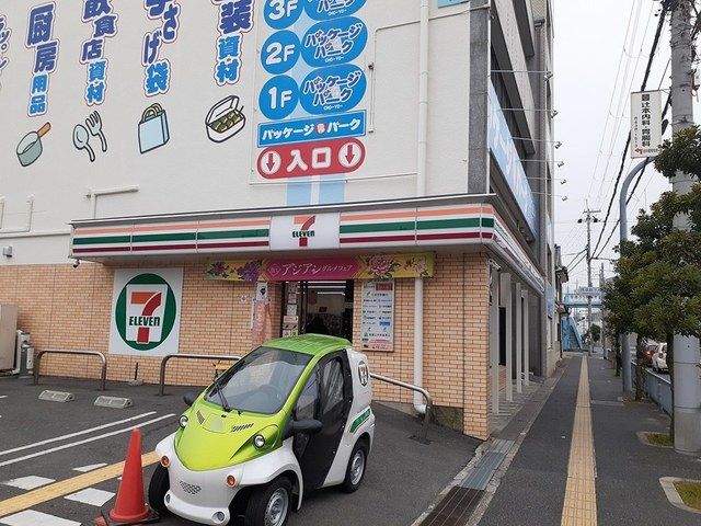 コンビニ　セブンイレブン様（コンビニ）まで262m