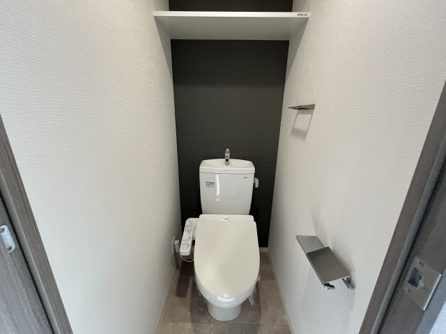 トイレ　イメージとして同マンション他部屋を表示しています