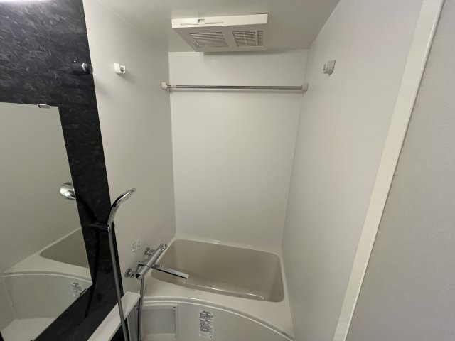バス・シャワールーム　イメージとして同マンション他部屋を表示しています