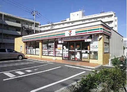 コンビニ　セブンイレブン 横浜鴨居1丁目店（コンビニ）まで217m
