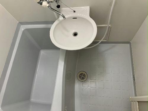 バス・シャワールーム　バス・トイレ別です。仕様が異なる場合があります。