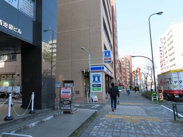 コンビニ　ローソン（コンビニ）まで576m