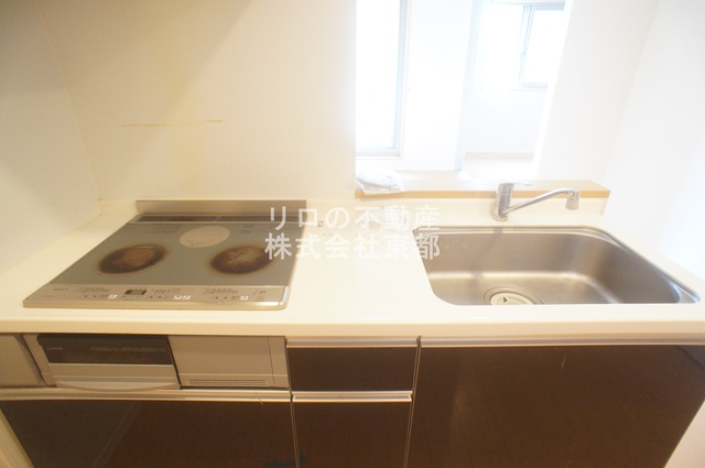 キッチン　システムキッチンは調理スペースも広くストレスなくお料理可能♪