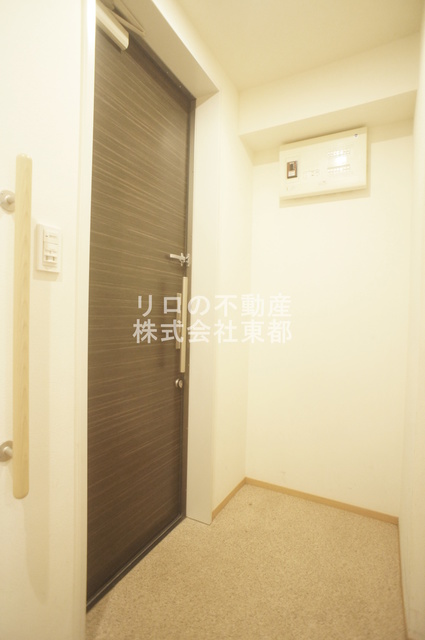 玄関　※補修前のお写真です