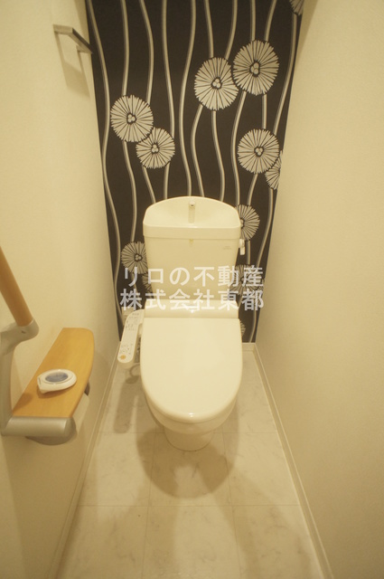 トイレ　※補修前のお写真です