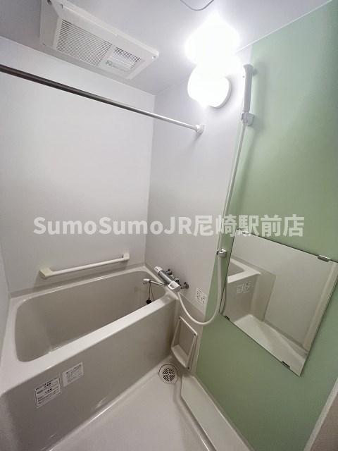 バス・シャワールーム　落ち着いた空間のお風呂です
